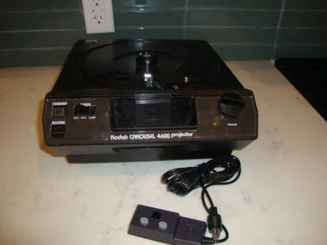 Kodak Carousel Slide Projector Model 4600 W/ Remote And Carousel 140 Slide Tray