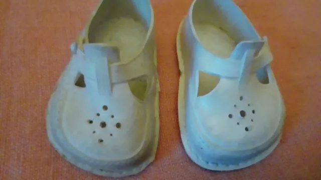 PAIRE DE CHAUSSURES ANCIENNES caoutchouc pour poupées JUMEAU vers 1950