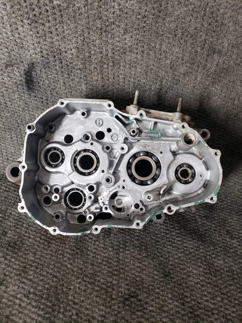 03-07 Suzuki LTZ400 Kfx400 Dxv400 Right Engine Center Case 03-07 Suzuki LTZ400 Kfx400 Dxv400 Right Engine Center Case