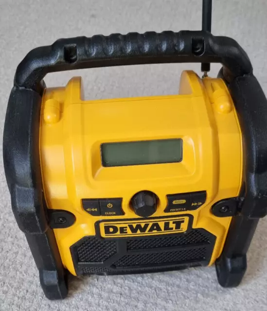 DeWalt Jobsite Radio DCR019-GB Compact Ex cond