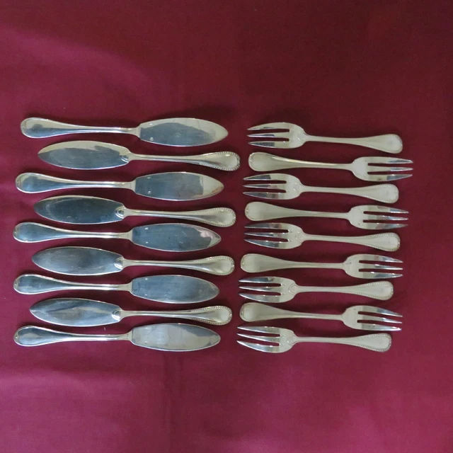 12 fourchette et 12 couteaux a poisson métal argenté décor rocaille