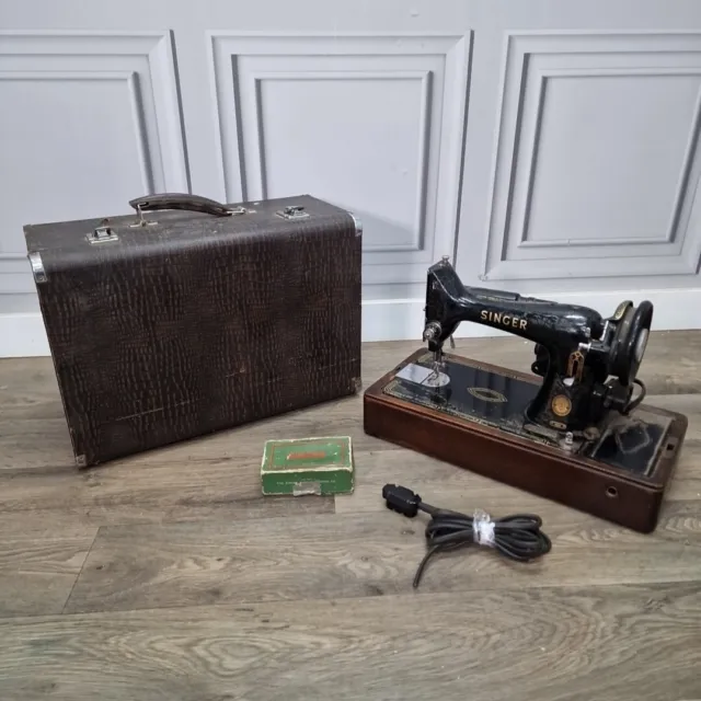 Máquina de coser eléctrica antigua Singer 1954 99 k vintage - piezas o restauración