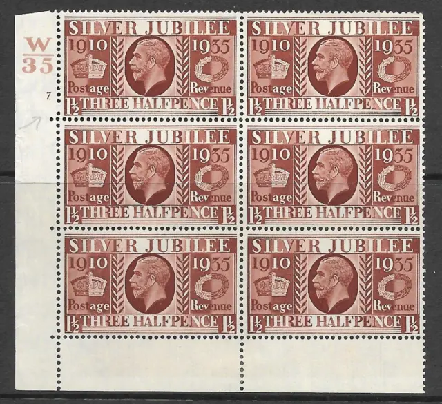 Sg 455 1½d 1935 Silver Jubilee cyl W35 7 Dot perf type 6B(E/P) MOUNTED MINT