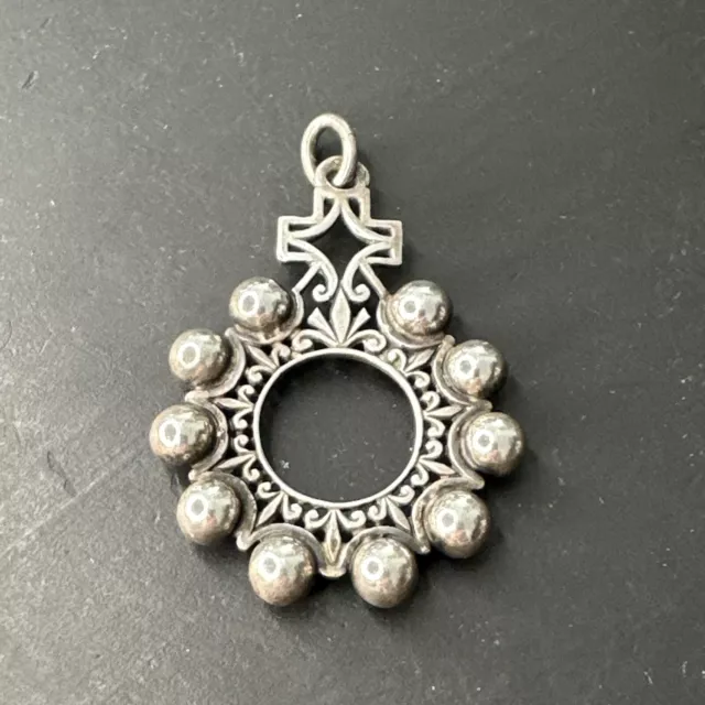 Ancien Pendentif En Argent Massif basque EUSKAL HERRIA ANTIQUE LAUBURU