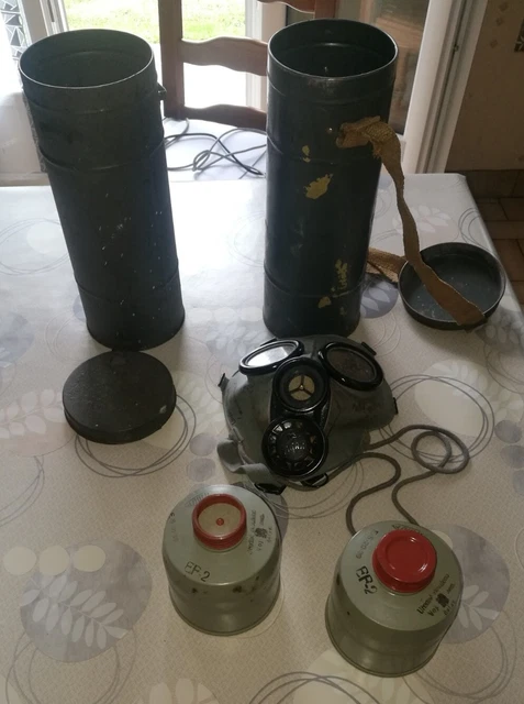 lot militaire , masque à gaz, cartouche, boîte