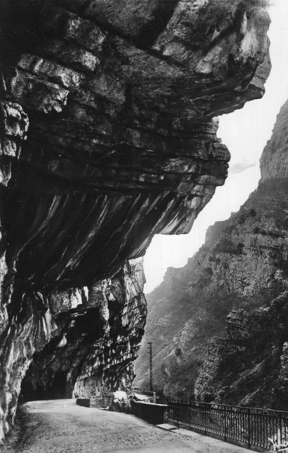 *3704 cpsm 06 Les Gorges du Loup - la Baume de la Powder