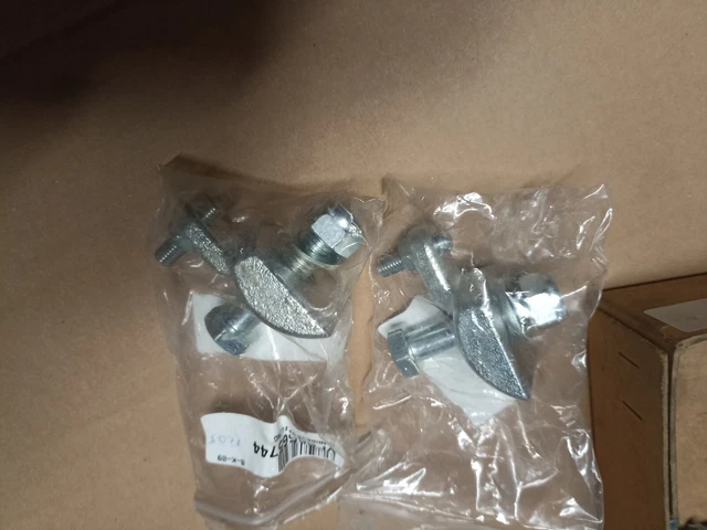2 Stück Zinkenbefestigungen passend zu Deutz Fahr / Vicon Heuwender 06565744