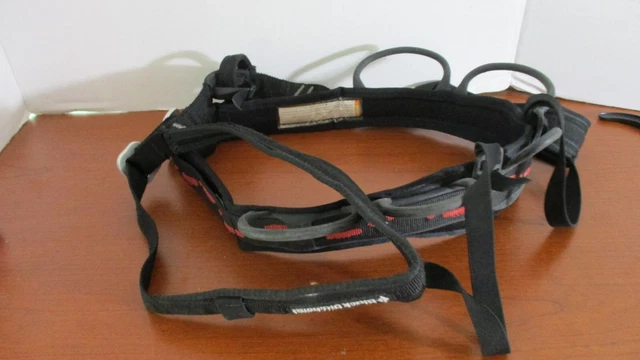 BLACK DIAMOND Black with Red MOUNTAINEERING ROCK CLIMBING HARNESS BELT