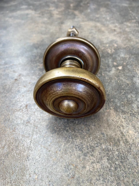 Anciennes poignées de porte en bronze, serrure clenche