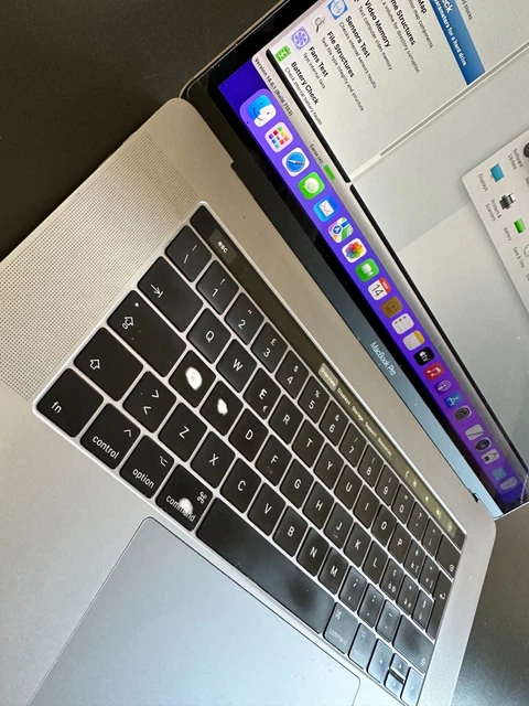 APPLE MACBOOK PRO A1707 i7 16GB 1TB SSD con difetti