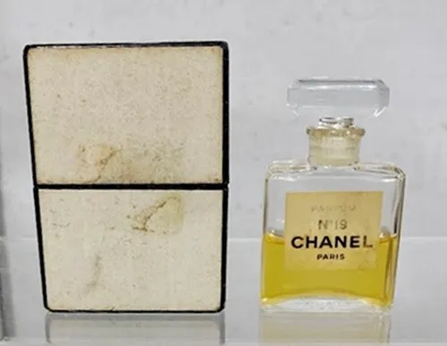VINTAGE CHANEL NO 19 PARIS - 7 ml PARFUM BOXED MADE IN FRANCE
