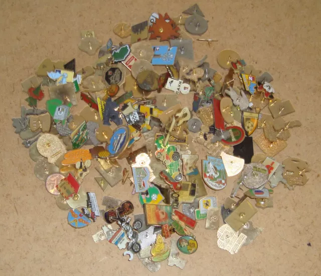 lot de divers pin's collections divers sans attaches