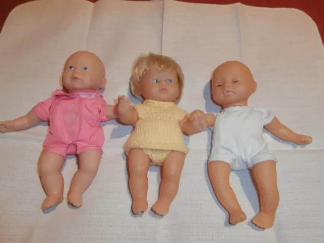 Lot Deux Bebes Corolle 20 Cm Un Corps Dur Avec Cheveux, Un Berchet Qui Dort.