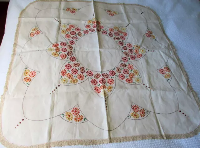 Vintage 50S 60S Hand Embroidered Linen Table Cloth Daisies Crochet Lace Edging