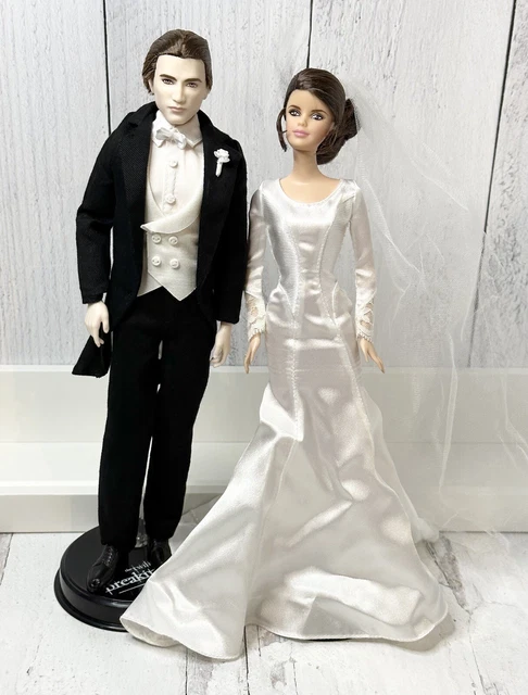 Barbie Twilight Saga Breaking Dawn Part 1 Bella & Edward wedding lot of 2 Dolls