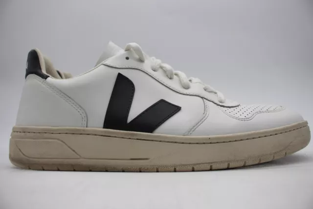 Veja  Men's Size 11.5 Low Top Sneaker White/Black Leather Lace Up