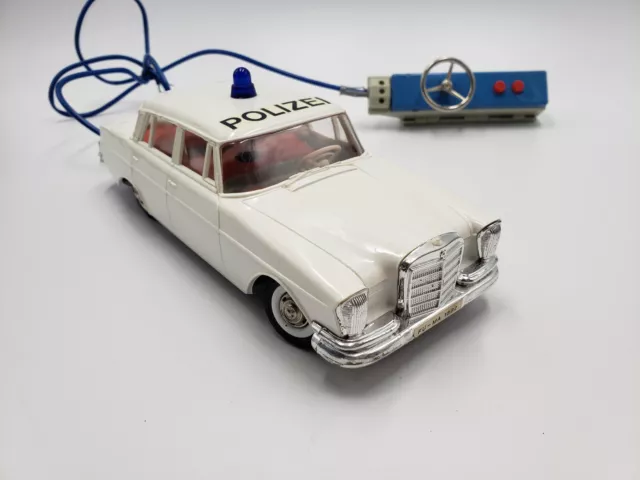 GAMA 4090 Mercedes 220 S Polizeiauto mit Fernlenkung | Vintage Blechspielzeug 3