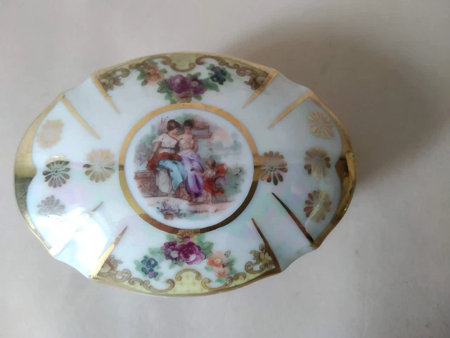 Petite Boîte Pilulier Vintage En Porcelaine – Scène Galante Couleur Or, Accessoire Rétro Pour Collection