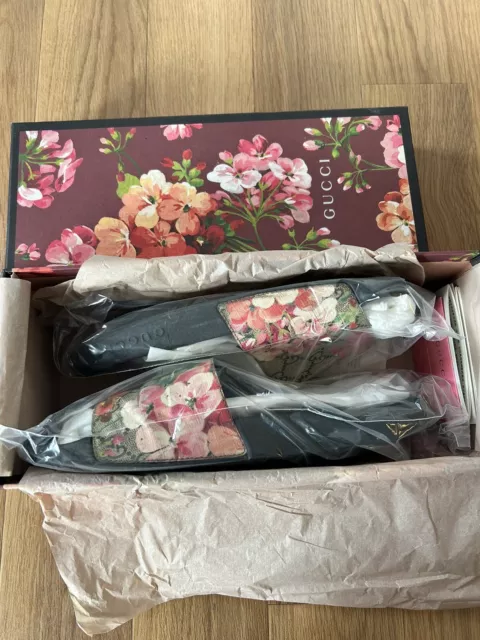 Gucci online bloom slider