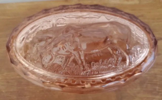 Ancien  Beurrier En Verre  Rose  Décor Vache 2