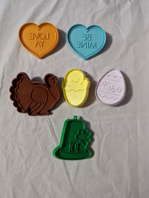 Hallmark Vtg Cookie Cutters Valentine's Day Heart Easter Turkey St Patrick's Lot