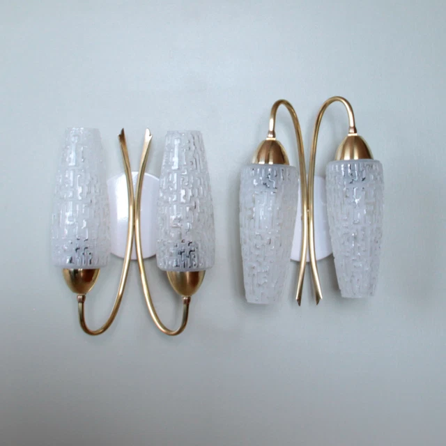 Paire d'appliques anciennes en laiton et tulipes en verre 1950 1960 vintage