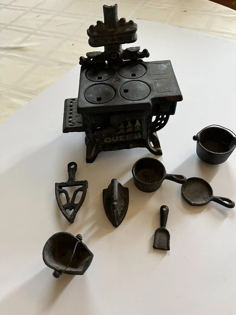 QUEEN MINIATURE METAL cast iron Oven Stove Vintage Set Pot u0026 Pan dollhouse  £37.66 - PicClick UK