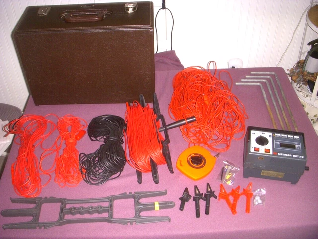 AVO Megger DET3/2 Earth Ground Resistance Tester + Pedro Case Complete