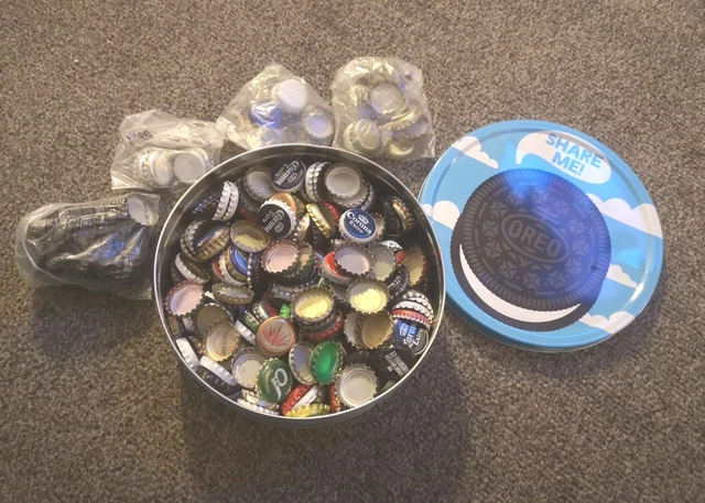 Große Menge Bierflaschen-Tops für Recycling / Kunstwerk / Handwerk
