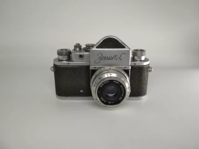 35 mm película cámara réflex Zenit-S, lente Industar-50 50 mm f/1:3,5, hecha en la URSS, *242 2