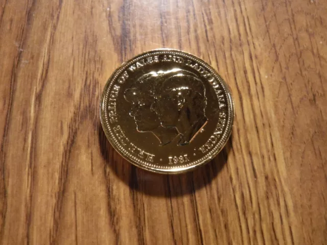 Great Britain 25 Pence 1981 High Grade Gold Colored Coin (418)