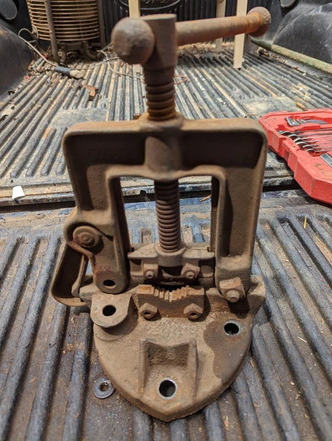 Vintage Pipe Clamp Cutter Vise Cast Iron Bench Holland Mfg. Brand #402-b