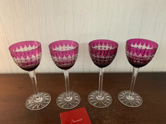 Lot 2 verres à vin couleur modèle Cavour en cristal de Baccarat (prix des deux)