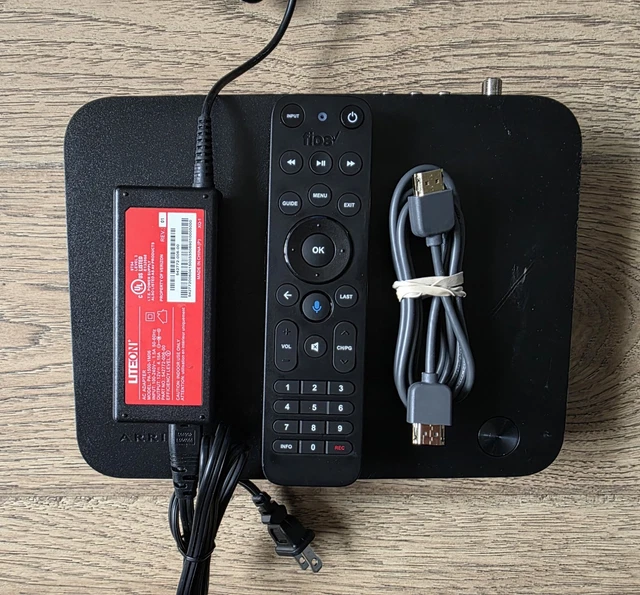 Amplificateur tnt blinde 1 entrée 4 sorties gain uhf 25db, gain vhf 15db, 75 ohms pour antenne