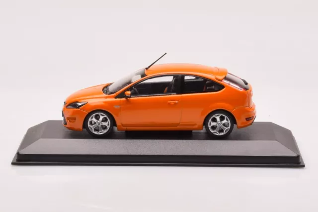 433087302 Ford Focus MK2 ST Electric Orange Minichamps 1/43