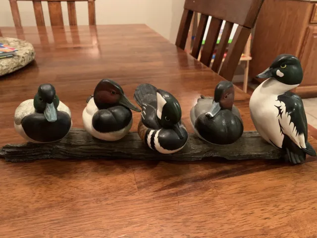 Ducks Unlimited "The Divers" by Art LaMay Resin Figure w/Five Ducks 16" x 5"