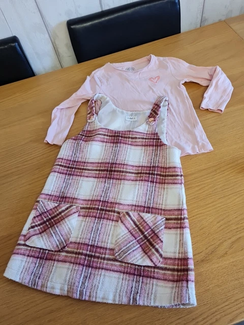 Bundle of lovely girl's clothes, age 2-3/3-4 yrs 37 Items & bundle of hair clips 14