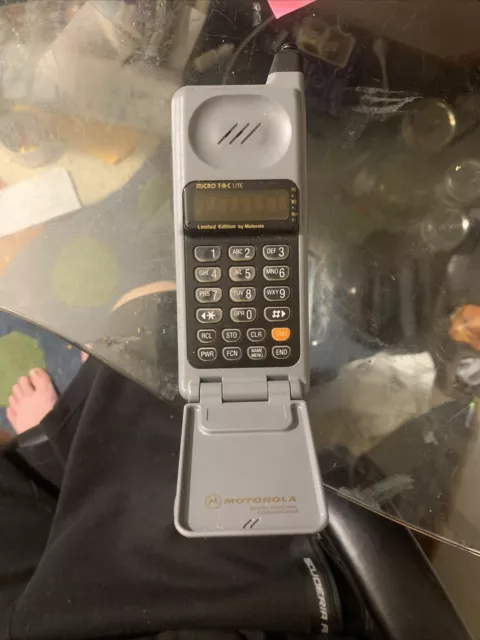 Vintage MOTOROLA Micro TAC Lite II 2 Flip CellPhone GTE Wireless Not Tested