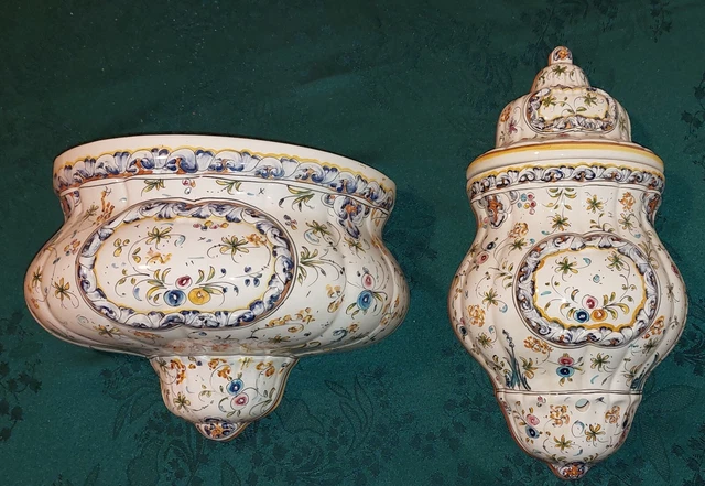 Acquasantiera  In Ceramica Maiolica Decorata A Mano Due Pezzi