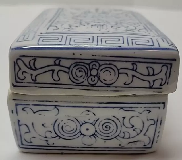 Vintage Blue & White Chinese Porcelain Ceramic Trinket Box Jewelry With Lid