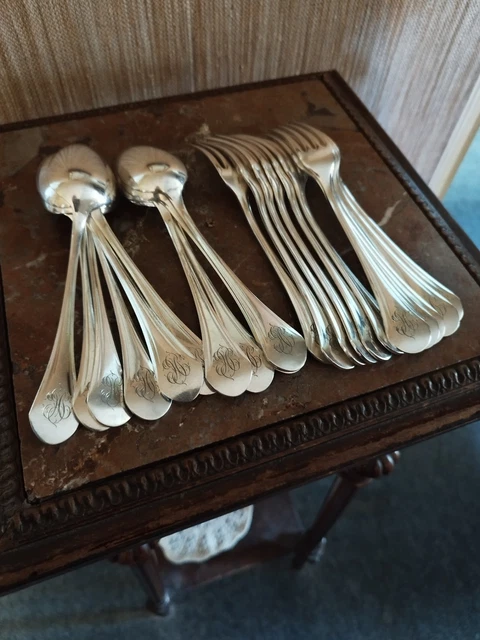 6 fourchettes à escargot métal argenté modèle aux filets orfèvre Christofle Early 20th c French silver-plated snail forks 14,9cm - France 6 fourchettes à escargot métal argenté modèle aux filets orfèvre Christofle Early 20th c French silver-plated snail forks 14,9cm - France