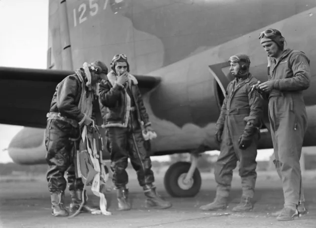 WW2 WWII Photo World War Two / USAAF 8th Air Force Crew England 1942 RAF