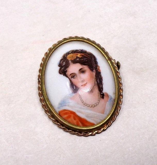 Superbe Broche Ancienne En Porcelaine De Limoges - Décor à Personnages - Occasion