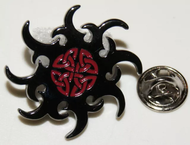 Sonne Sun Wurfstern Black Red Alchemie Skull Got l Anstecker  Abzeichen l Pin 73