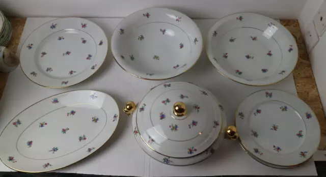partie de service de table en porcelaine de LIMOGES REVA : 1 SOUPIERE