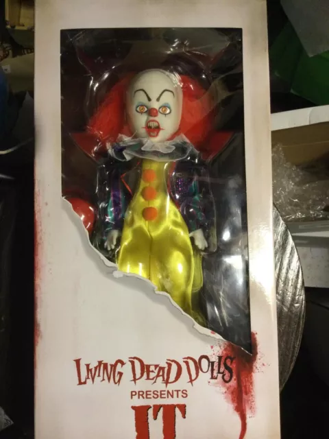 IT Living Dead Doll.Mezco Toyz