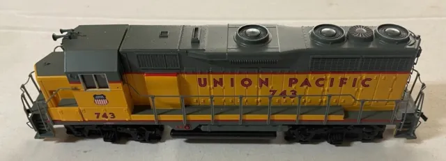 BACHMANN HO - GP-35 Diesel Locomotive - Union Pacific #743
