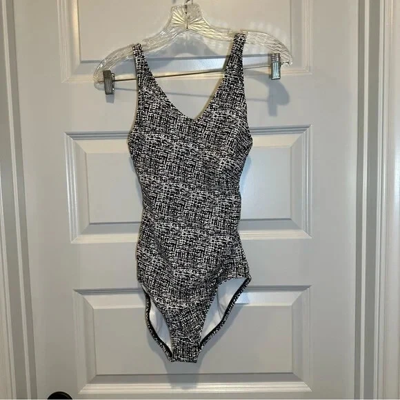 Speedo Black/White Print V Neck One-Piece Swimsuit size 8