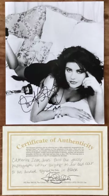 Catherine Zeta Jones signed 10x8 photo comes with COA