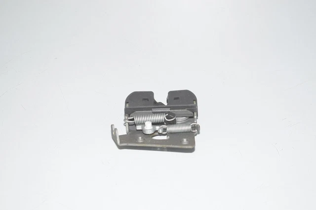OEM BMW E90 E92 F22 F30 F32 E60 F10 M3 X5 Front RIGHT Door Lock Latch